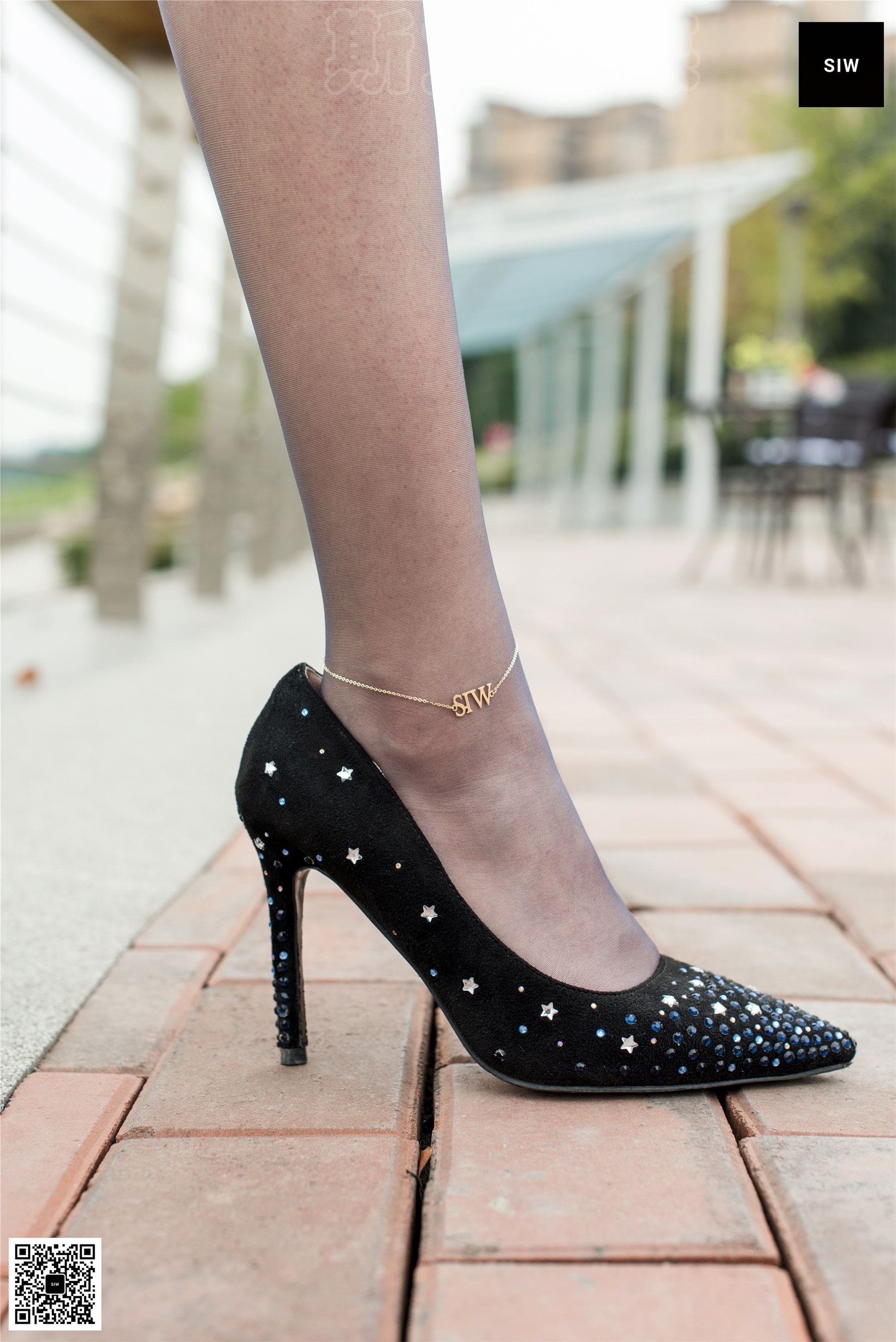 SIW斯文传媒 049 黑色薄纱长袖挂脖丝带连衣裙 - 甄真